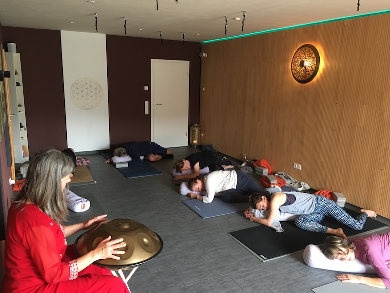 yoga-stefanie-fleischmann-handpan-antje-walter